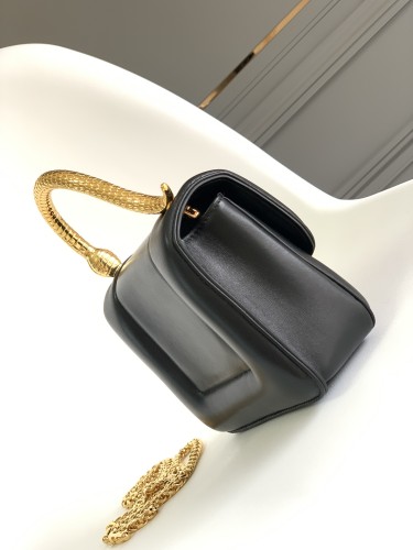  Handbags Bvlgari BVLGARI size:19.2*15*6 cm