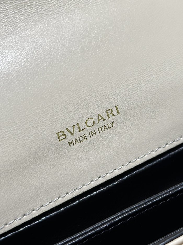  Handbags Bvlgari 290762 size:18*15*9.5 cm