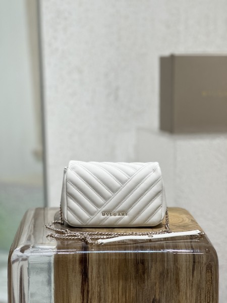  Handbags Bvlgari 288706 size:17*11*5 cm