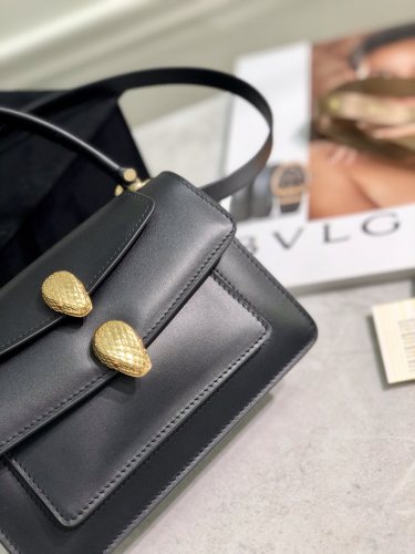  Handbags Bvlgari 288739 size:18.5*13*6.5 cm