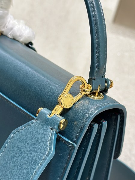  Handbags Bvlgari 290762 size:18*15*9.5 cm