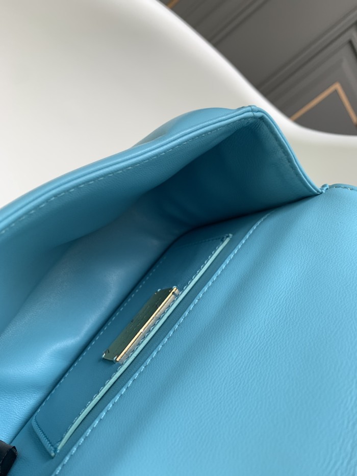  Handbags Bvlgari BVLGARI size:19.2*15*6 cm