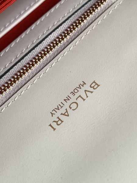  Handbags Bvlgari Sprpenti Forever size:19*13.5*6 cm