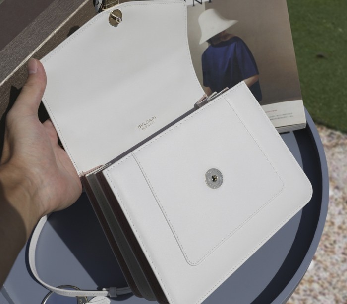  Handbags Bvlgari 3833091150 size:22.5*18.5*11 cm