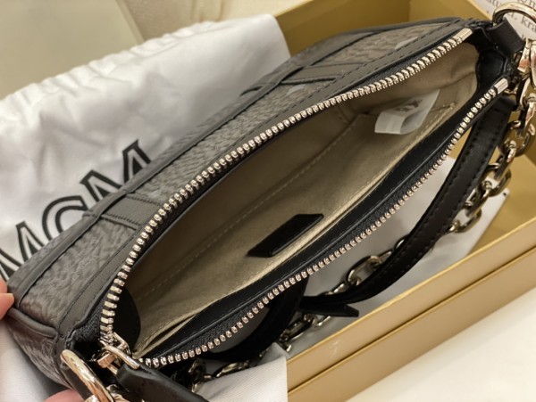  Handbags MCM  𝐷𝑒𝑙𝑚𝑦 size:21*12*5 cm