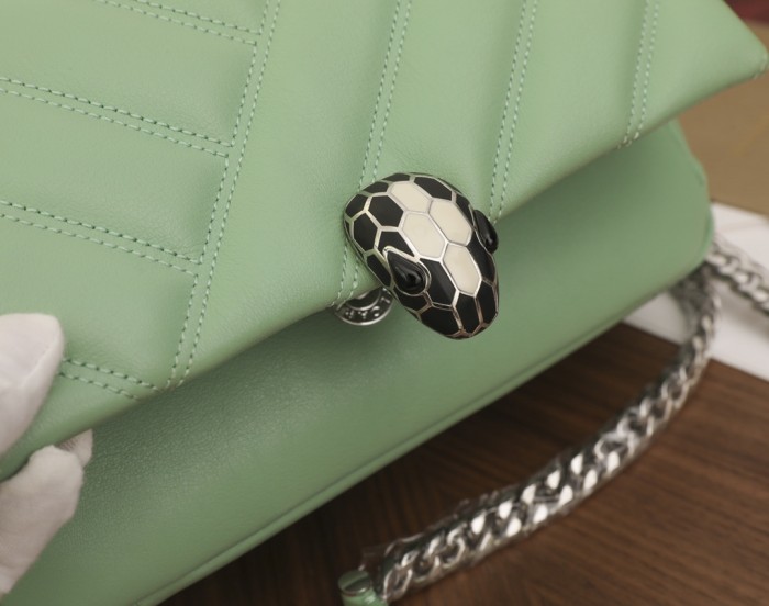  Handbags Bvlgari 28799391100 size:22.5*15*10 cm