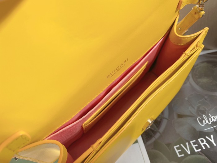  Handbags Bvlgari 292104950 size:22*15*4.5 cm