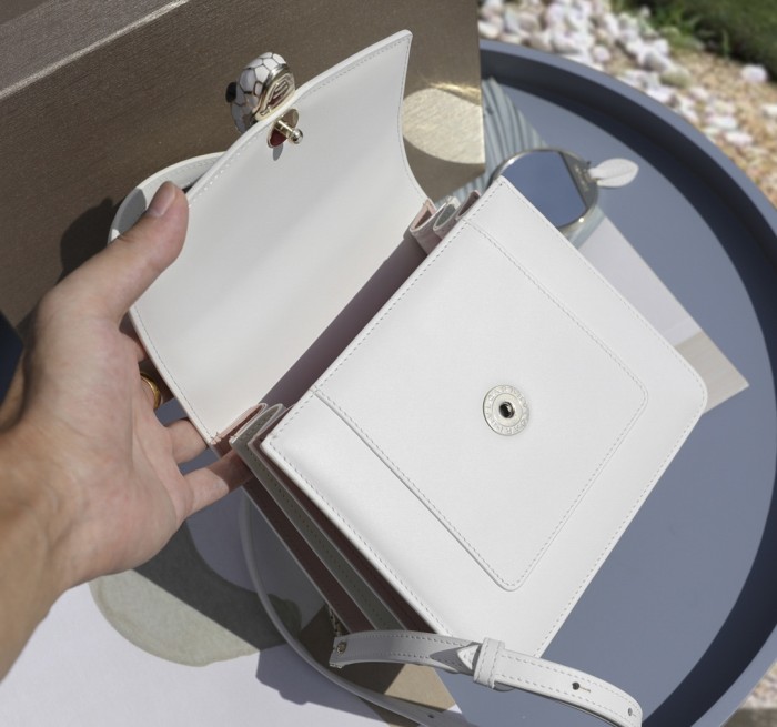  Handbags Bvlgari 24791050 size:18*15*9.5 cm