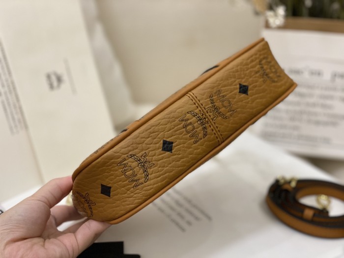  Handbags MCM  𝐷𝑒𝑙𝑚𝑦 size:21*12*5 cm