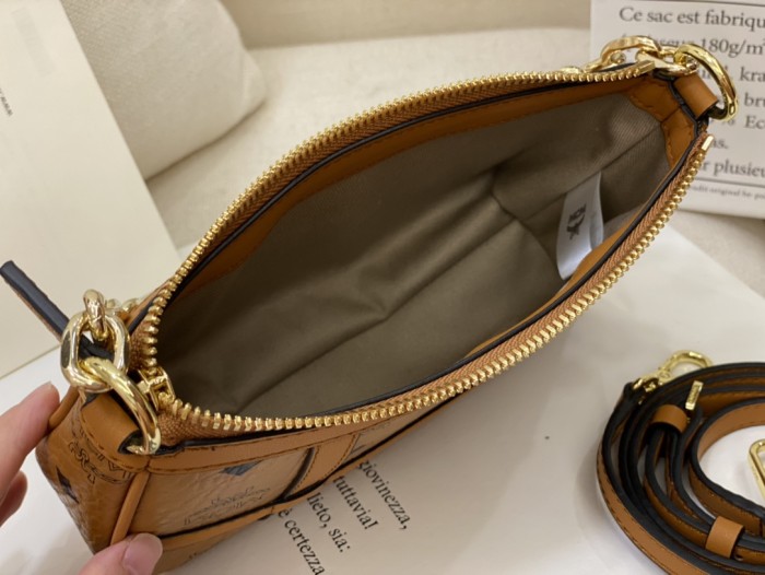  Handbags MCM  𝐷𝑒𝑙𝑚𝑦 size:21*12*5 cm