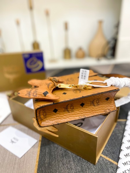  Handbags MCM  mom size:17*14 cm