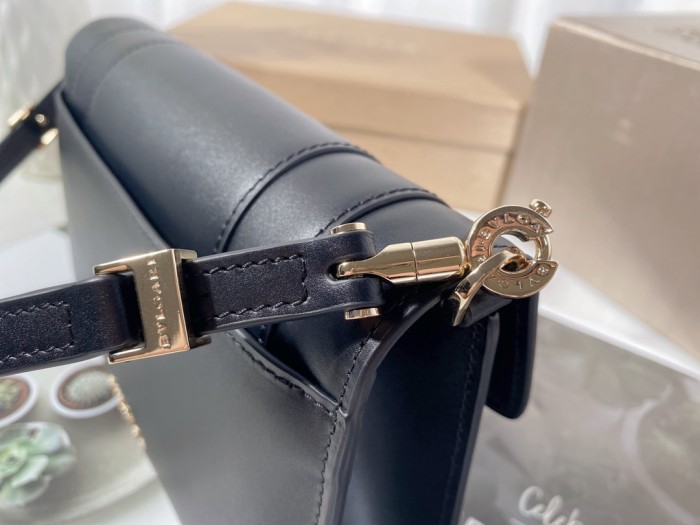  Handbags Bvlgari 292104950 size:22*15*4.5 cm