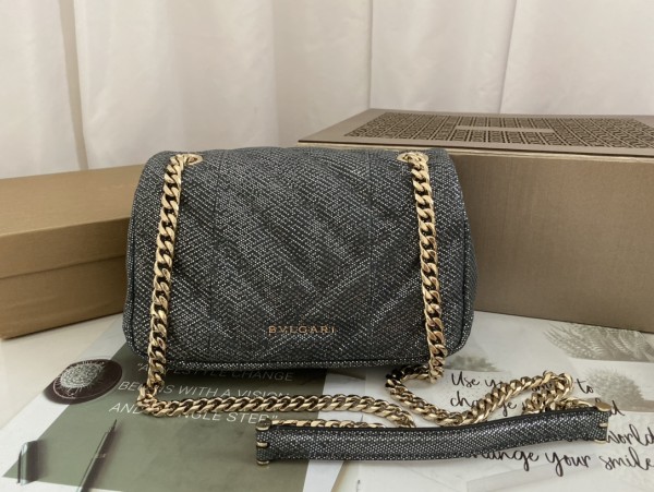  Handbags Bvlgari 28799391200 size:22.5*15*10 cm