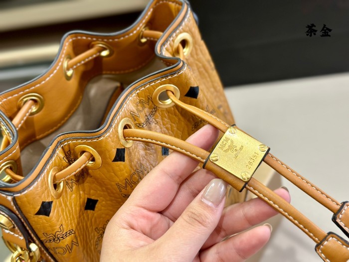  Handbags MCM  mom size:16*21 cm