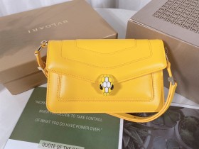  Handbags Bvlgari 292104950 size:22*15*4.5 cm