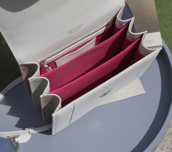  Handbags Bvlgari 3833091150 size:22.5*18.5*11 cm