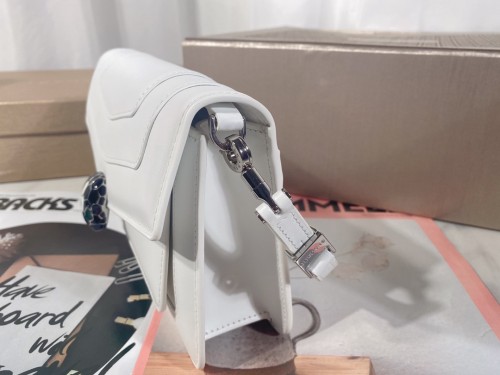  Handbags Bvlgari 292104950 size:22*15*4.5 cm