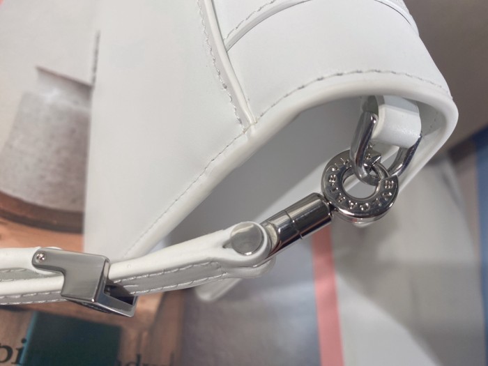  Handbags Bvlgari 292104950 size:22*15*4.5 cm