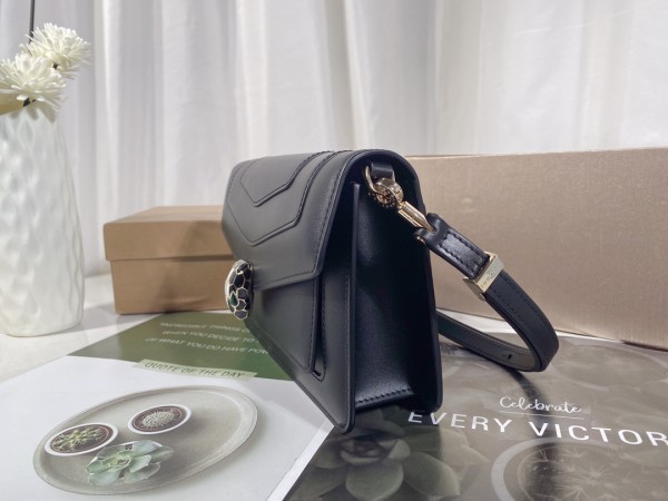  Handbags Bvlgari 292104950 size:22*15*4.5 cm