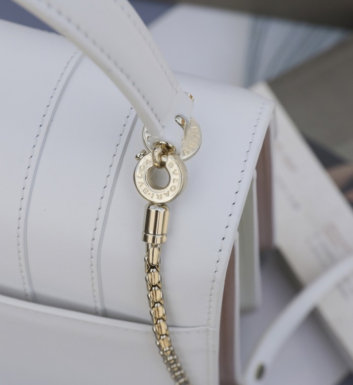  Handbags Bvlgari 3833091150 size:22.5*18.5*11 cm