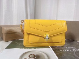 Handbags Bvlgari 292104950 size:22*15*4.5 cm