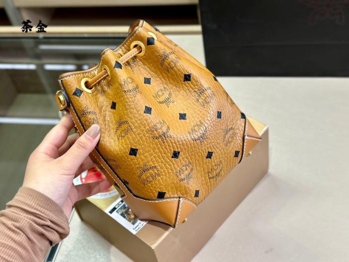  Handbags MCM  mom size:16*21 cm