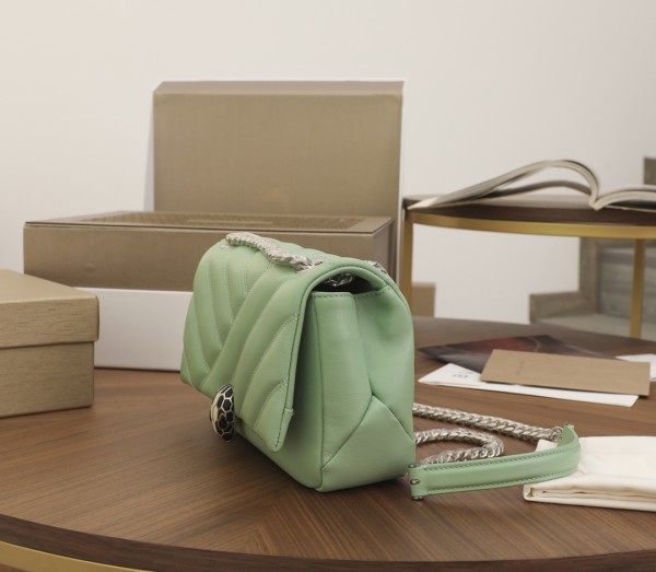  Handbags Bvlgari 28799391100 size:22.5*15*10 cm