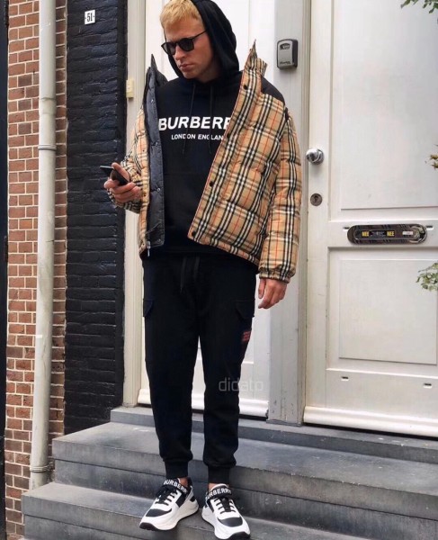  Clothes Burberry 561