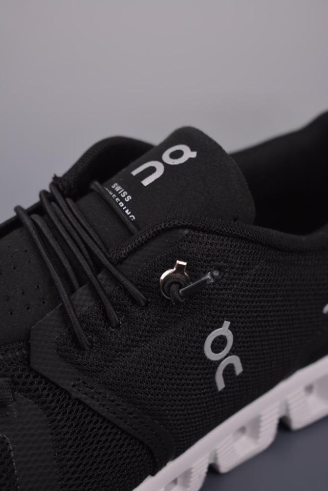 On Running Cloud 5 Black White (Women's)