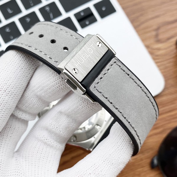 Watches  Hublot  315767 size:45 mm