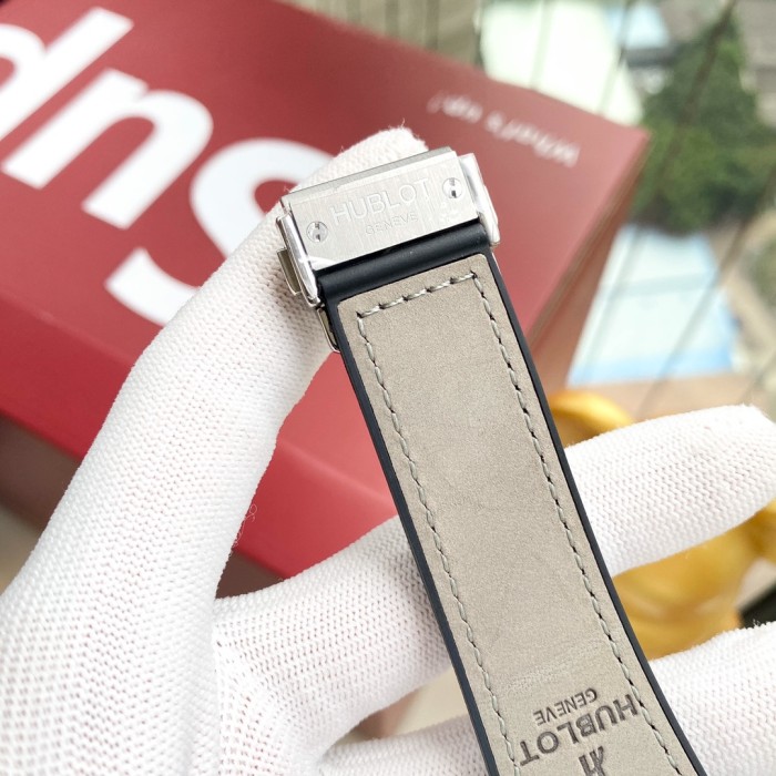 Watches Hublot  315719 size:44*13 mm