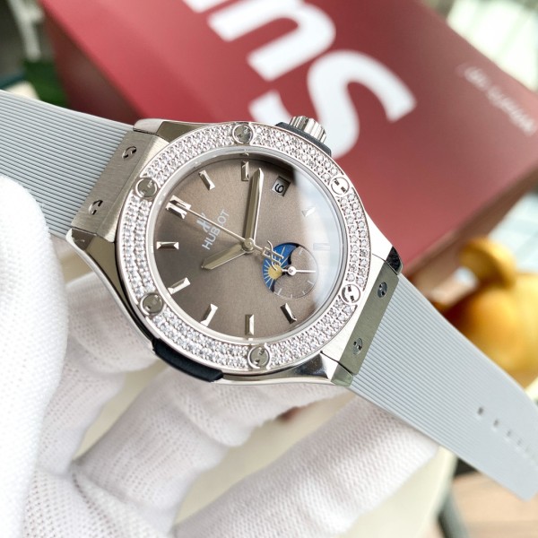 Watches Hublot  315720 size:44*13 mm