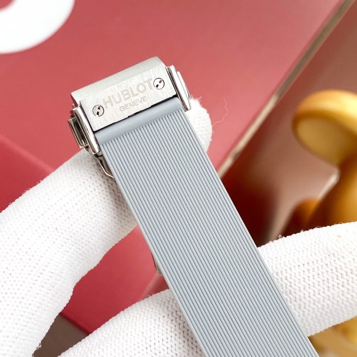 Watches Hublot  315720 size:44*13 mm