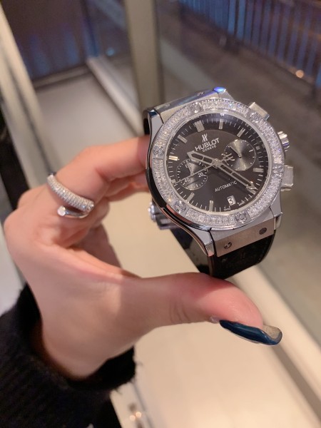 Watches Hublot  315696 size:38 mm