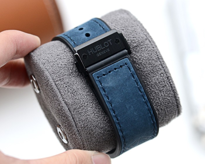 Watches  Hublot  315611 size:42*12 mm