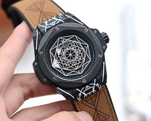 Watches  Hublot  315610 size:42*12 mm