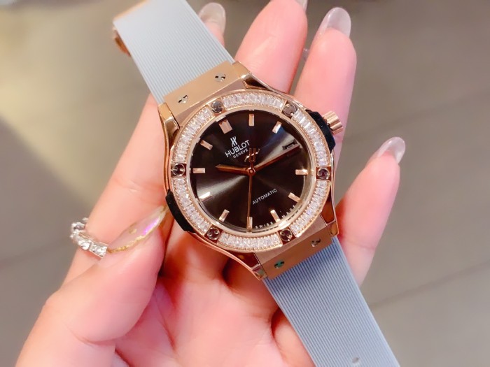 Watches  Hublot  315612 size:42*12 mm