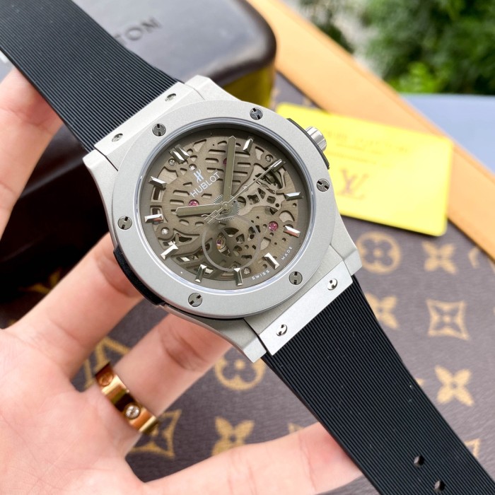 Watches  Hublot 315627 size:44*13 mm