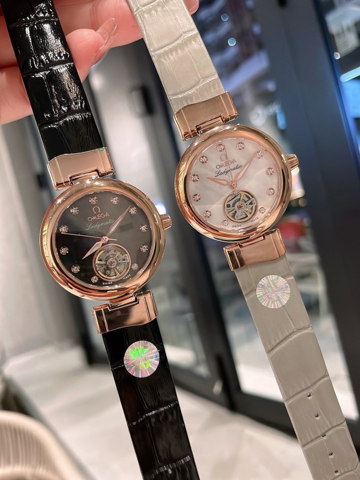 Watches OMEGA Ladymatic 318706 size:35*12 mm