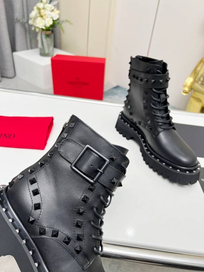 Valentino Garavani Rockstud combat boot in calfskin