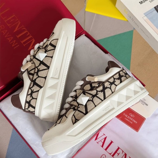 Valentino Garavani Low-Top One Stud XL sneakers