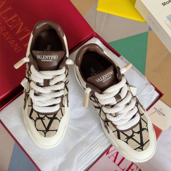 Valentino Garavani Low-Top One Stud XL sneakers