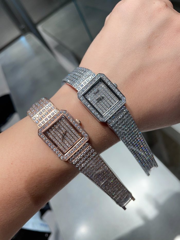 Watches PIAGET 322751 size:20*7/23*7 mm