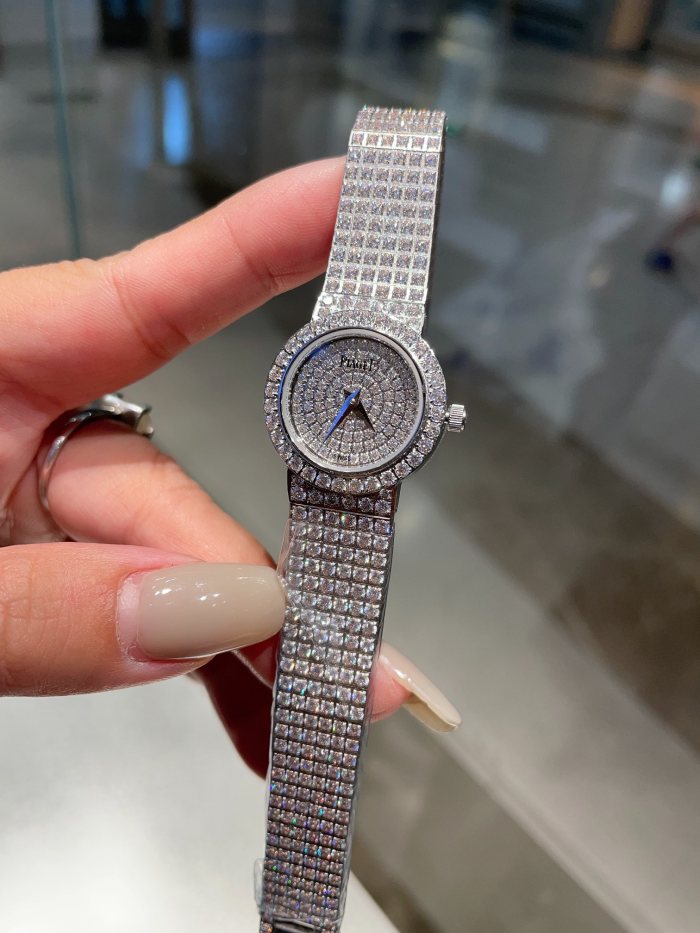 Watches PIAGET 322752 size:20*7/23*7 mm