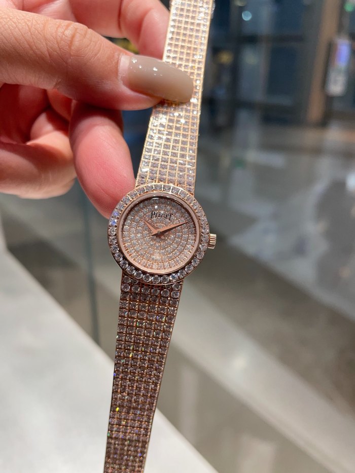 Watches PIAGET 322752 size:20*7/23*7 mm