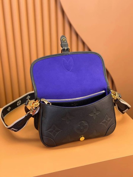 LOUIS VUITTON Diane Black M46386 size 24*9*15cm