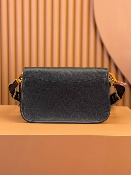 LOUIS VUITTON Diane Black M46386 size 24*9*15cm