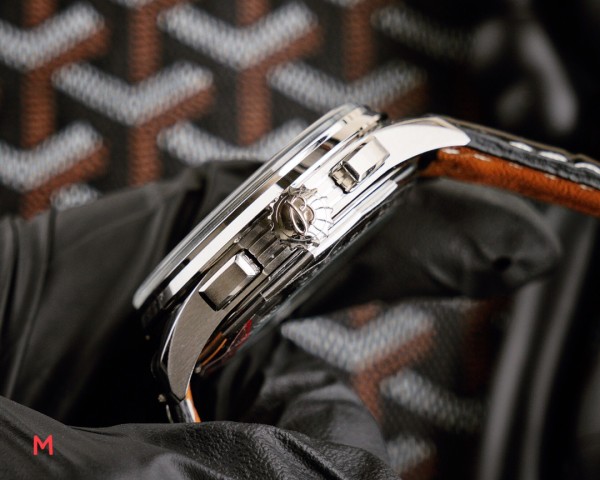 Watches BREITLING 323186 size:43*13 mm