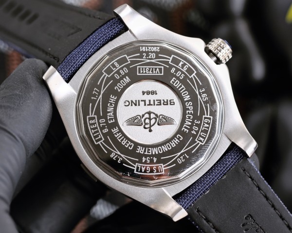 Watches BREITLING 323202 size:43*13 mm