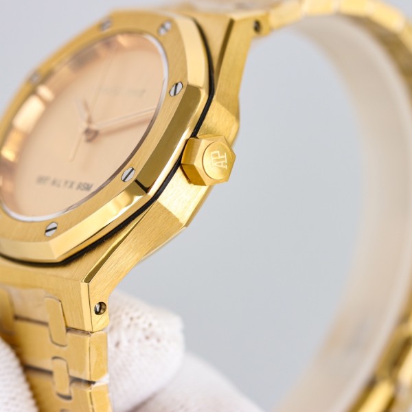 Watches  AudemarsPiguet 15550ST 323153 size:37 mm